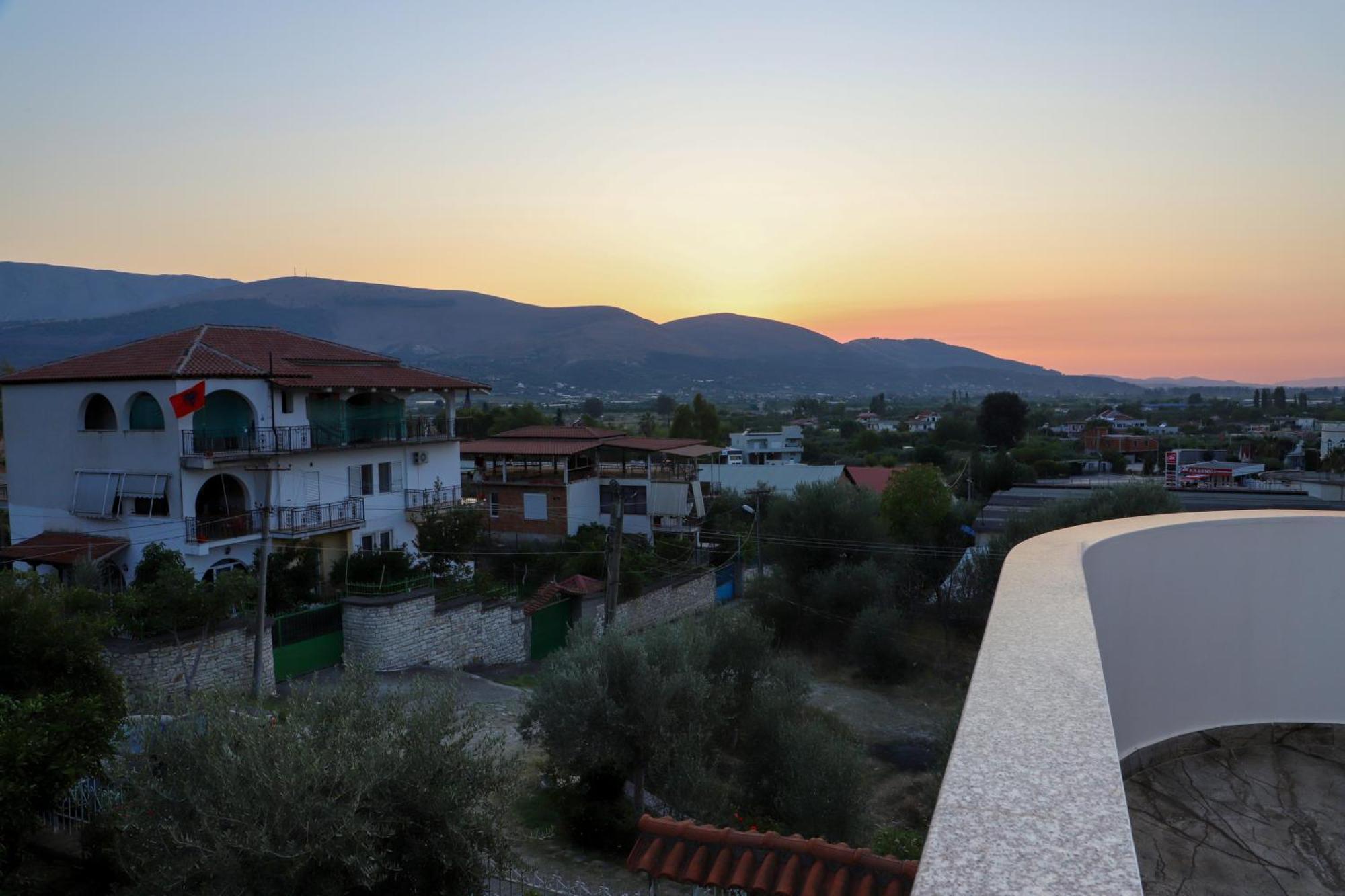 Georgemishel Guest House Berat Zewnętrze zdjęcie