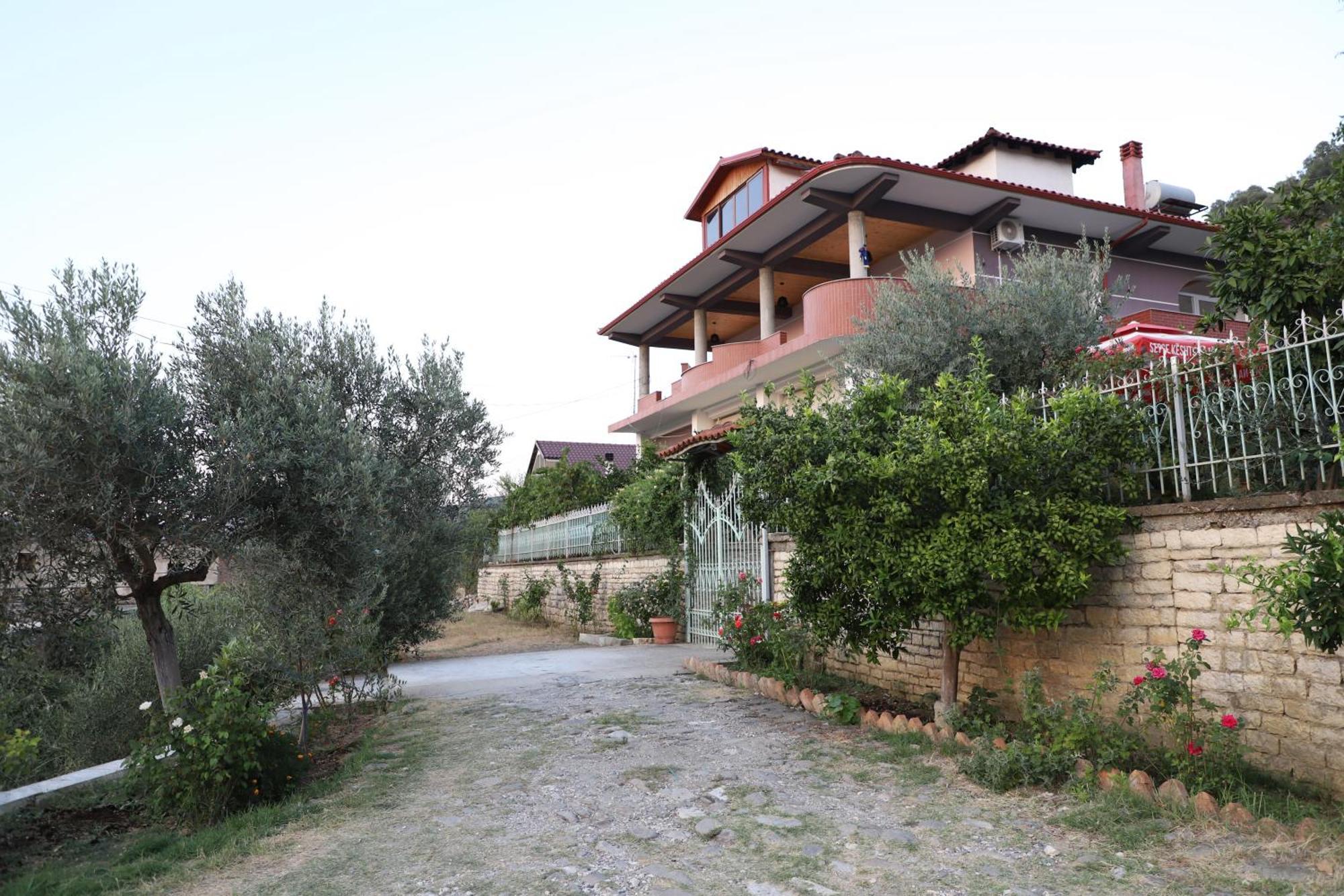 Georgemishel Guest House Berat Zewnętrze zdjęcie
