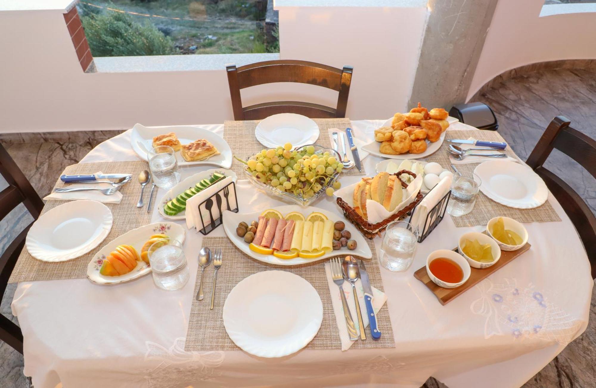 Georgemishel Guest House Berat Zewnętrze zdjęcie